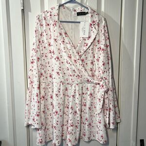 In The Style Floral Wrap Playsuit Romper White Pink Women's Size 14 NWT